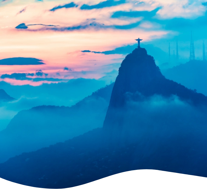 Vista do Cristo ao entardecer do Rio de Janeiro.