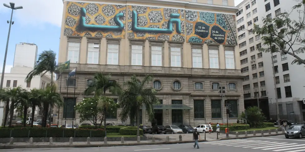 Fachada do Centro Cultural Banco do Brasil.